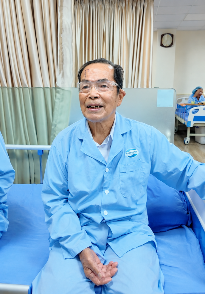 87-tuoi-cu-nguyen-huu-vin-quyet-dinh-mo-mat-de-duoc-nhin-ro-con-chau