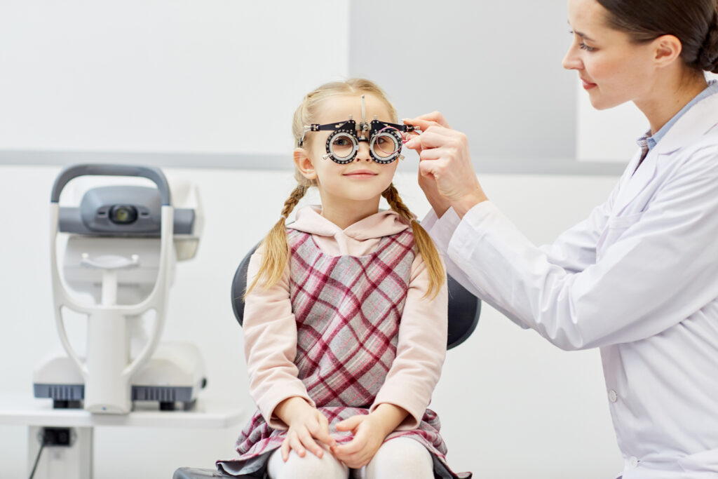 Nhược thị hay còn gọi bệnh mắt lười là giảm chức năng thị lực của một hoặc hai mắt do không sử dụng trong quá trình phát triển thị lực